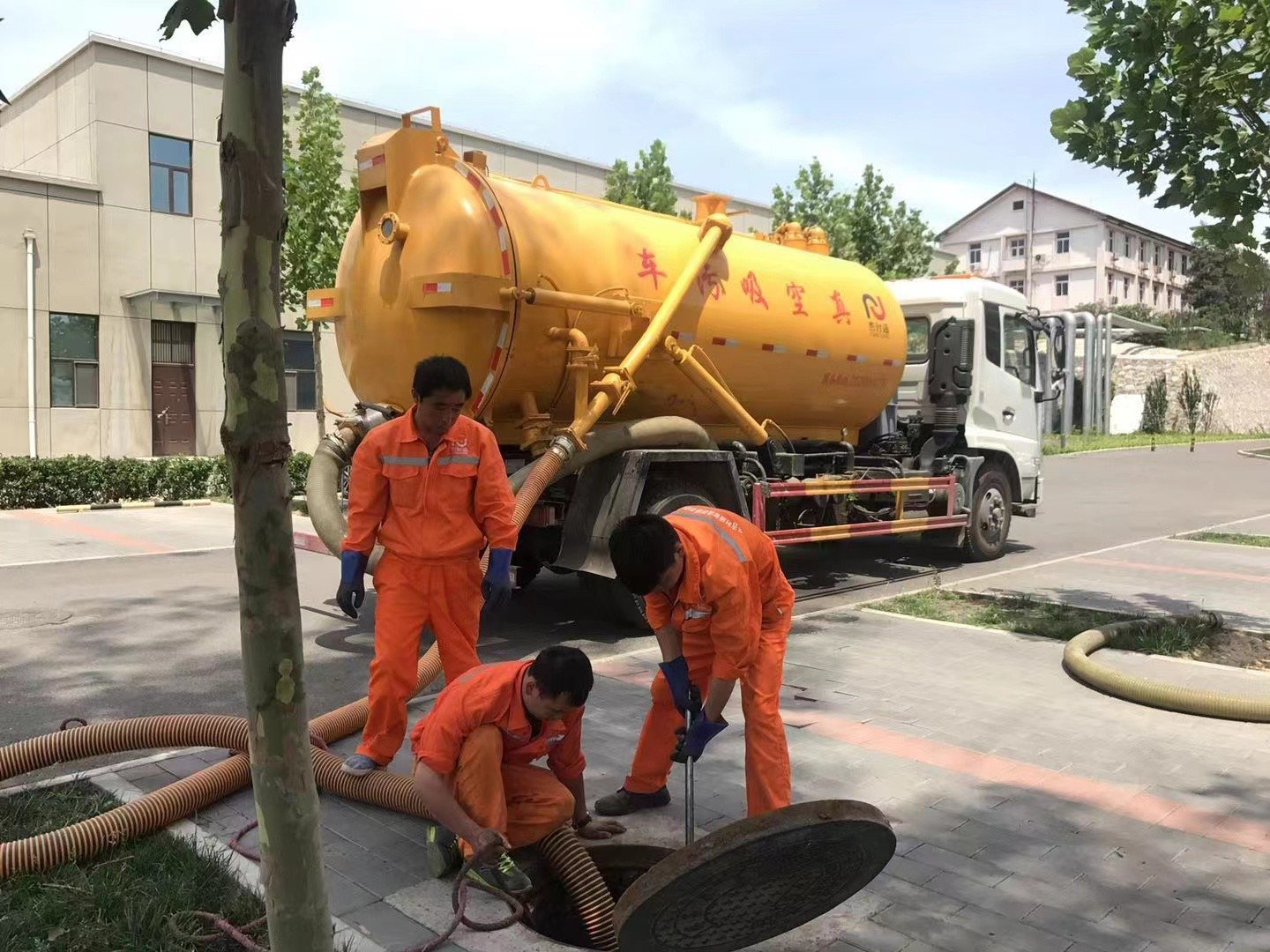 会东化粪池清理与5-8吨吸粪车施工效率分析